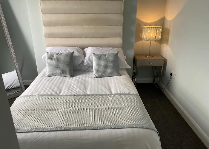 City Centre 3 Bdr Townhouse By Belfast City Breaks