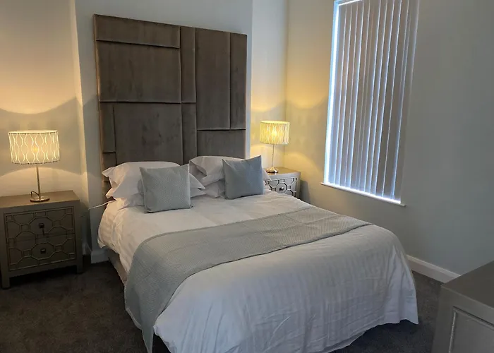 City Centre 3 Bdr Townhouse By Belfast City Breaks